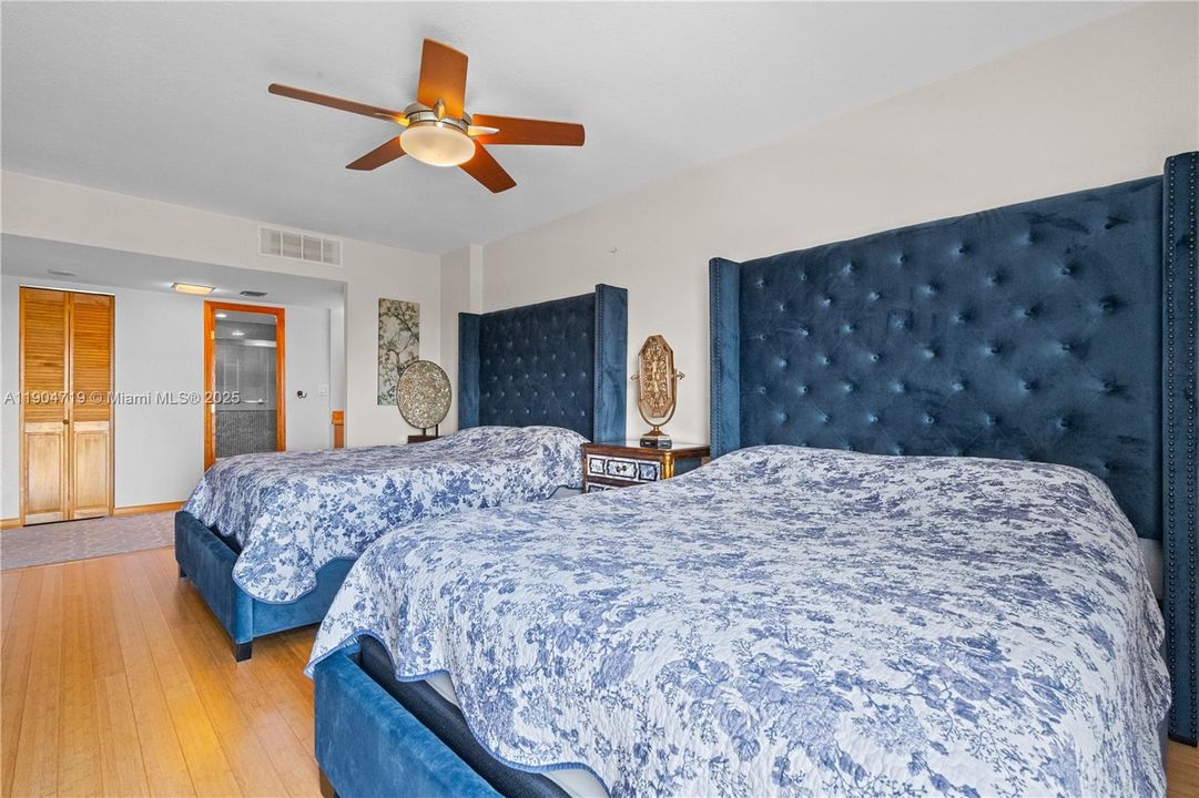 For Rent: $3,200 (2 beds, 2 baths, 996 Square Feet)