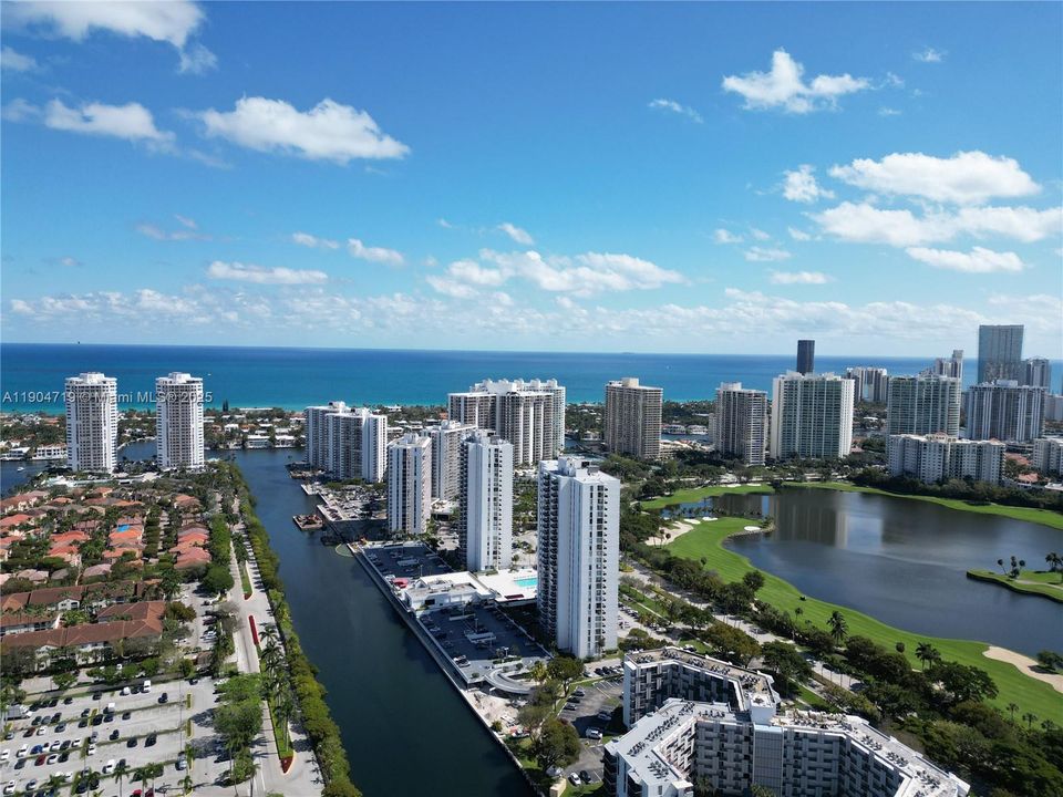 For Rent: $3,200 (2 beds, 2 baths, 996 Square Feet)