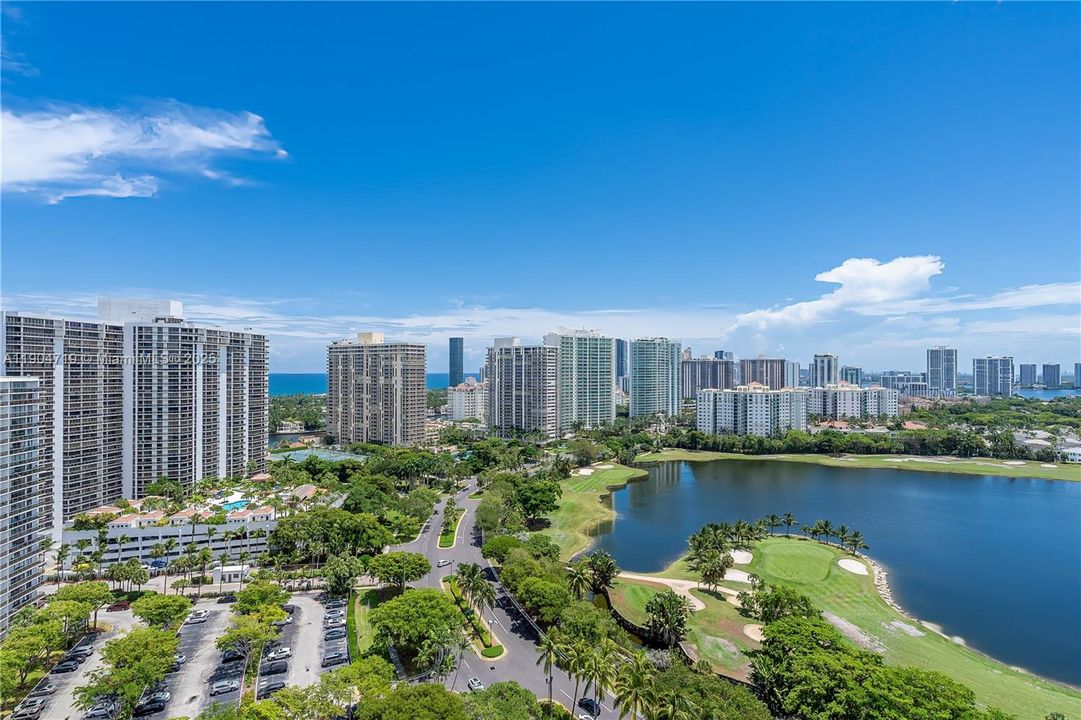 For Rent: $3,200 (2 beds, 2 baths, 996 Square Feet)