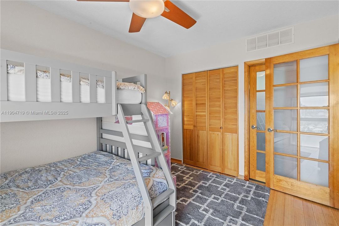 For Rent: $3,200 (2 beds, 2 baths, 996 Square Feet)