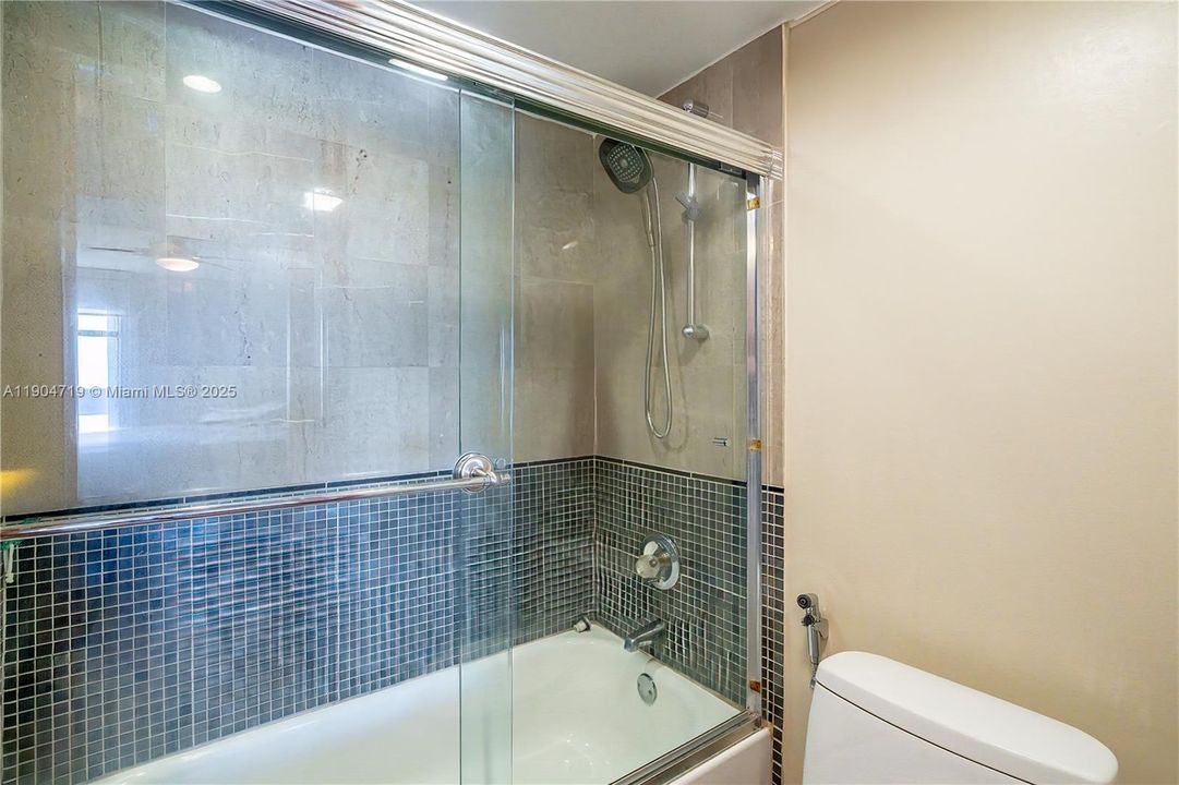 For Rent: $3,200 (2 beds, 2 baths, 996 Square Feet)