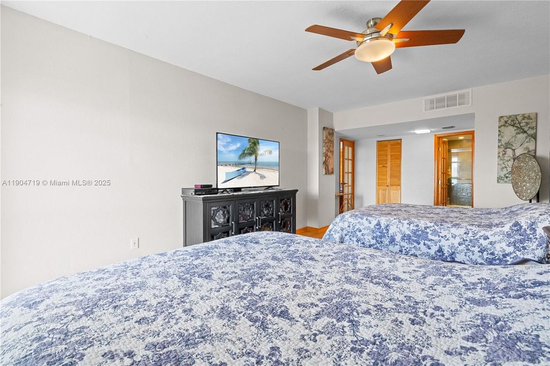 For Rent: $3,200 (2 beds, 2 baths, 996 Square Feet)