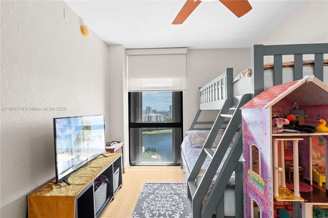 For Rent: $3,200 (2 beds, 2 baths, 996 Square Feet)