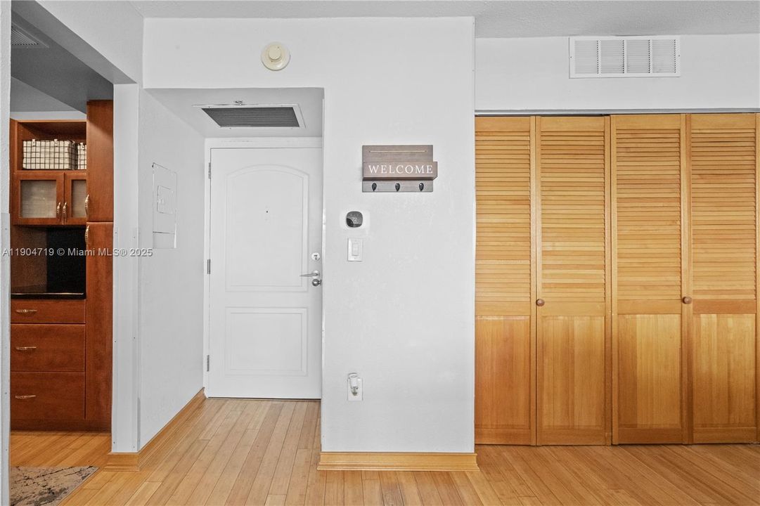 For Rent: $3,200 (2 beds, 2 baths, 996 Square Feet)