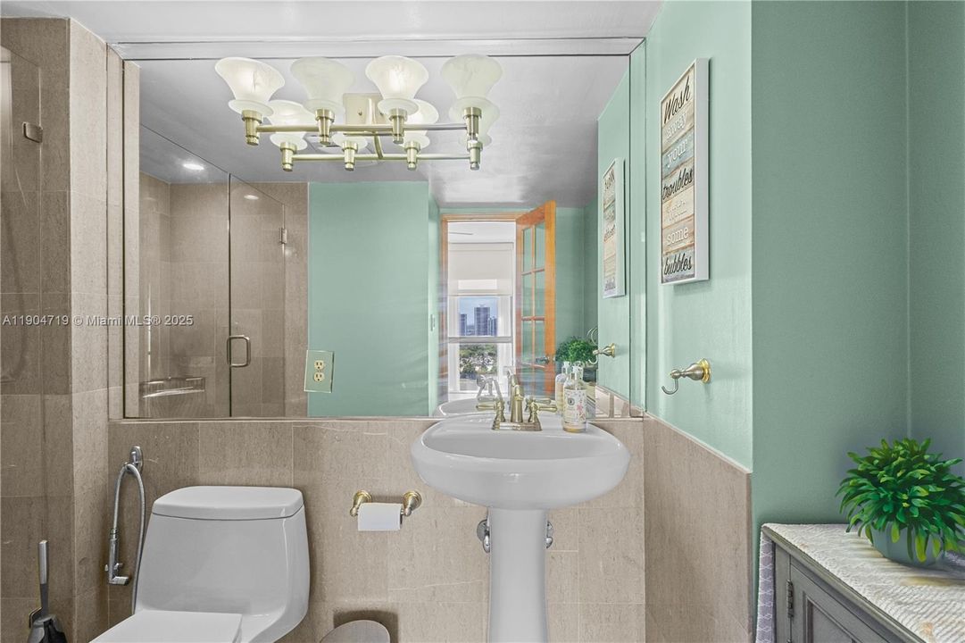 For Rent: $3,200 (2 beds, 2 baths, 996 Square Feet)