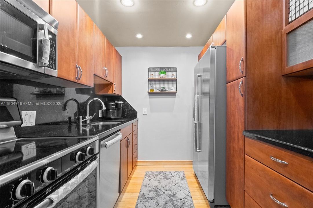 For Rent: $3,200 (2 beds, 2 baths, 996 Square Feet)