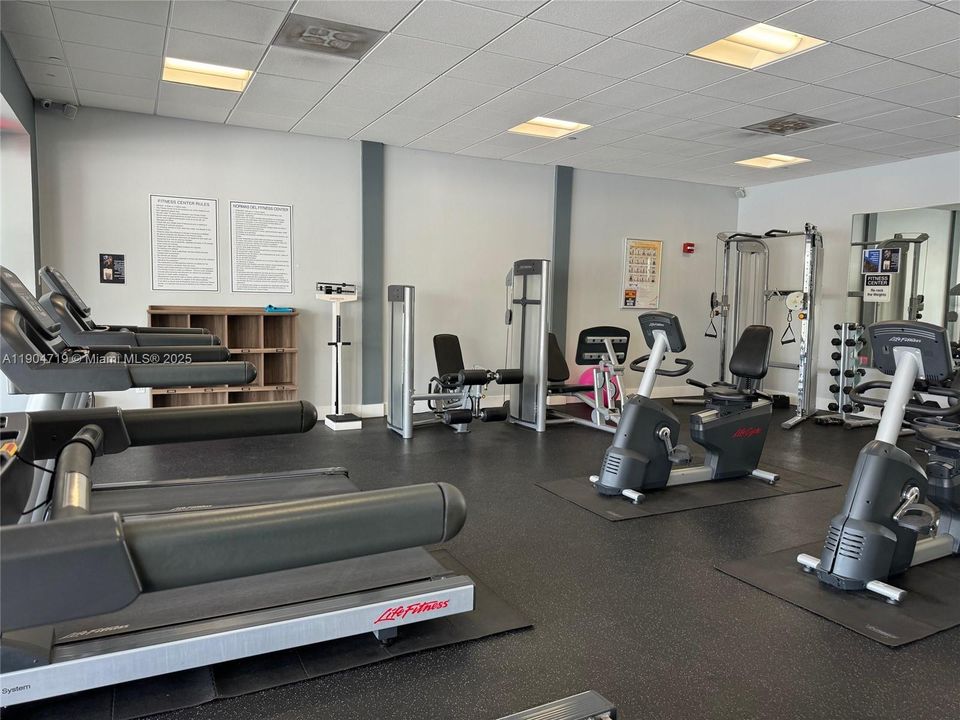 For Rent: $3,200 (2 beds, 2 baths, 996 Square Feet)