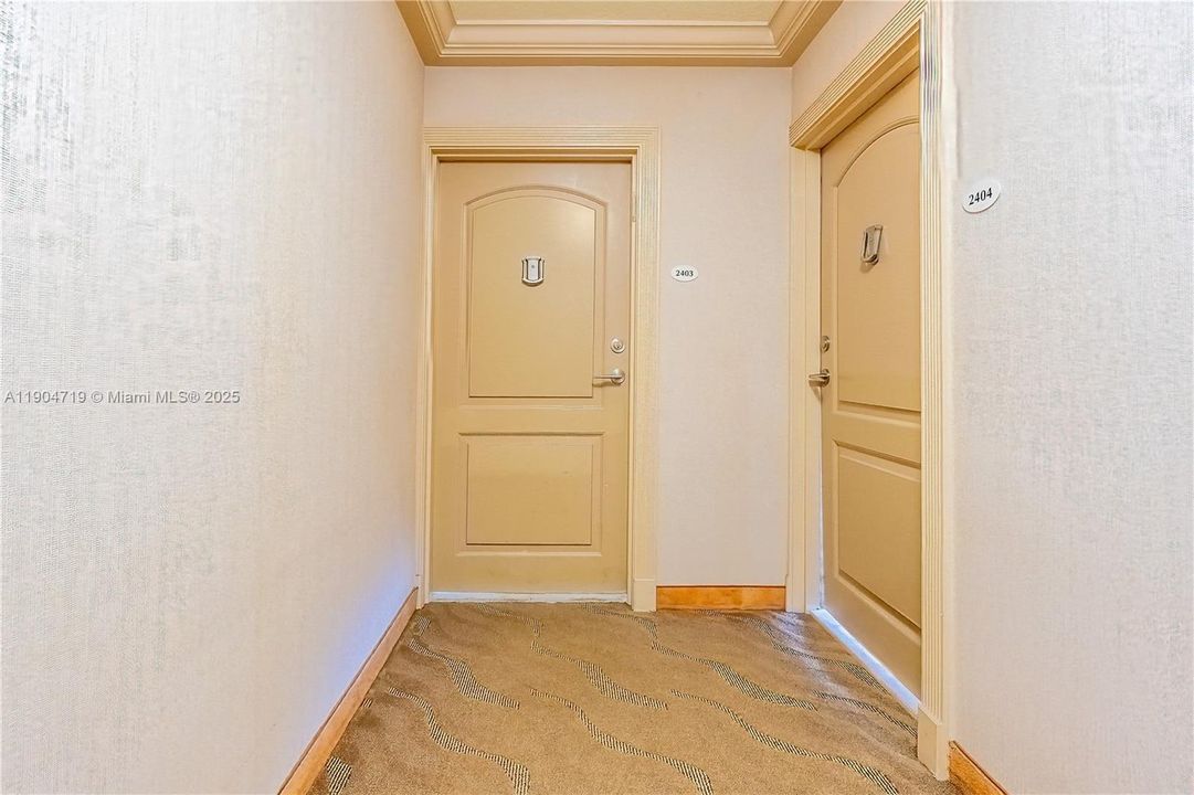 For Rent: $3,200 (2 beds, 2 baths, 996 Square Feet)