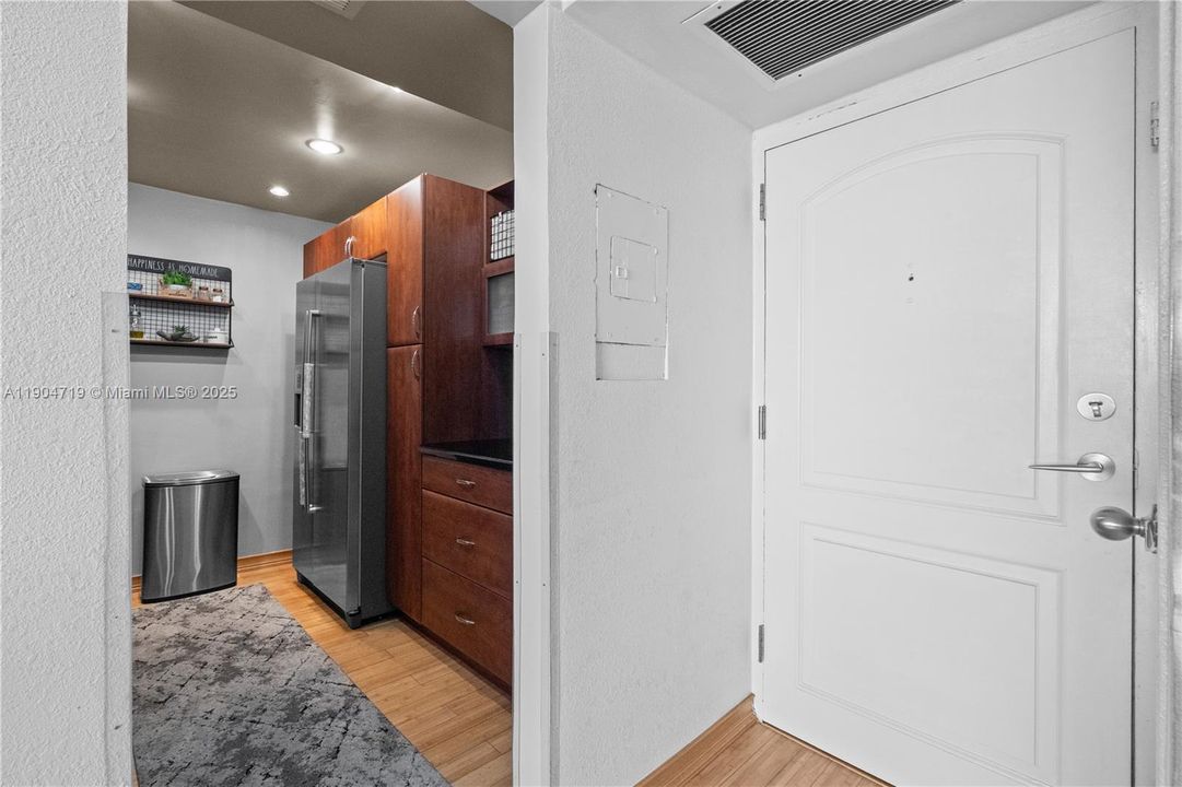 For Rent: $3,200 (2 beds, 2 baths, 996 Square Feet)