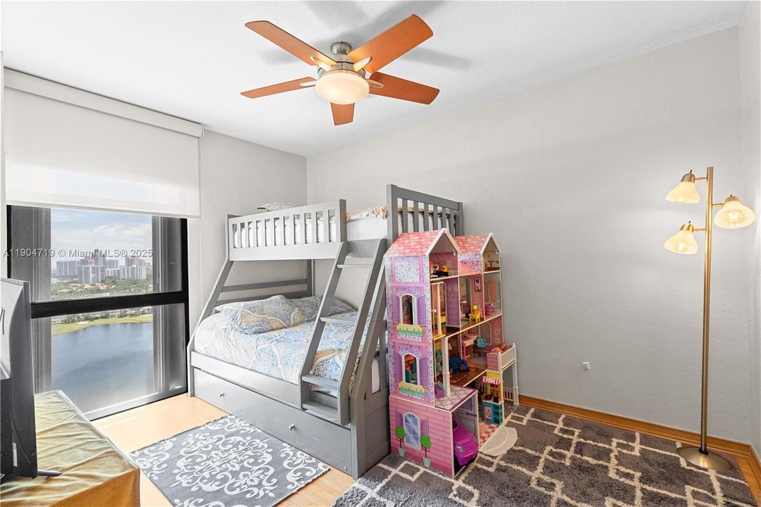 For Rent: $3,200 (2 beds, 2 baths, 996 Square Feet)