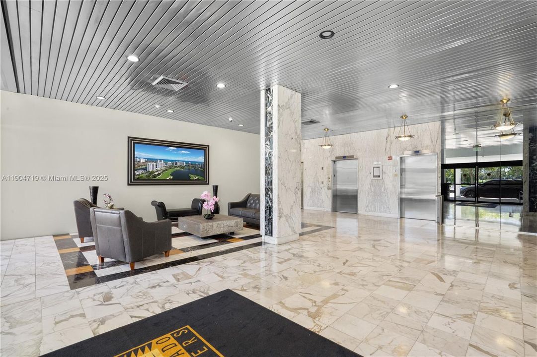 For Rent: $3,200 (2 beds, 2 baths, 996 Square Feet)