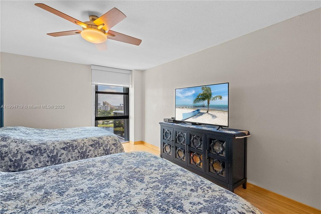 For Rent: $3,200 (2 beds, 2 baths, 996 Square Feet)