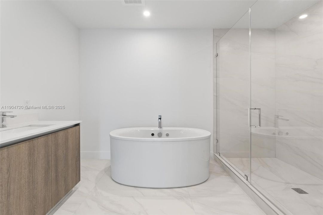 For Sale: $1,750,000 (3 beds, 3 baths, 1964 Square Feet)