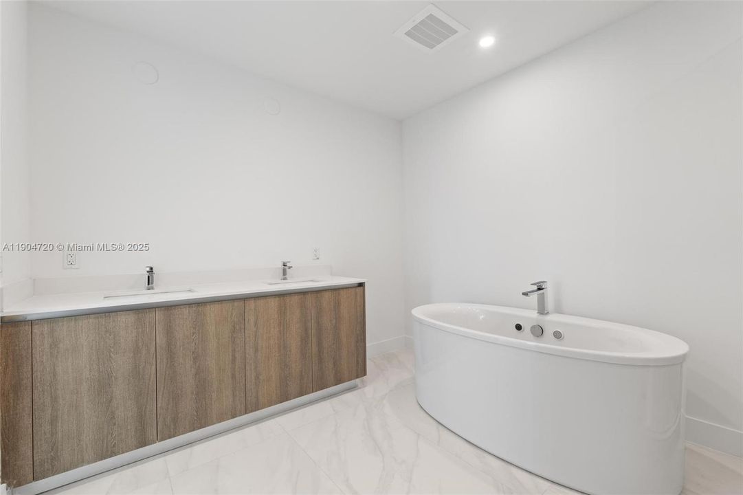 For Sale: $1,750,000 (3 beds, 3 baths, 1964 Square Feet)