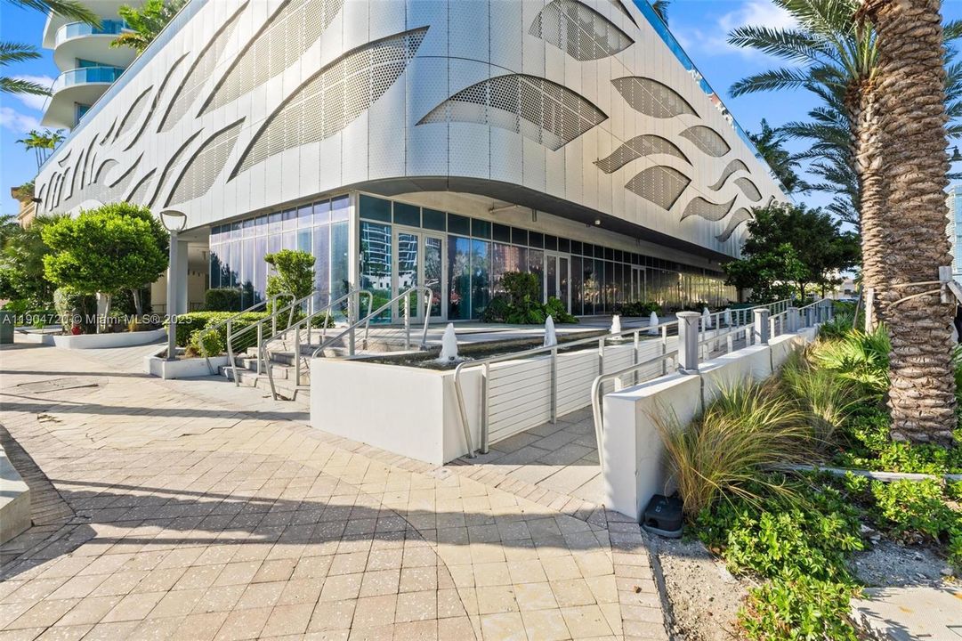 For Sale: $1,750,000 (3 beds, 3 baths, 1964 Square Feet)