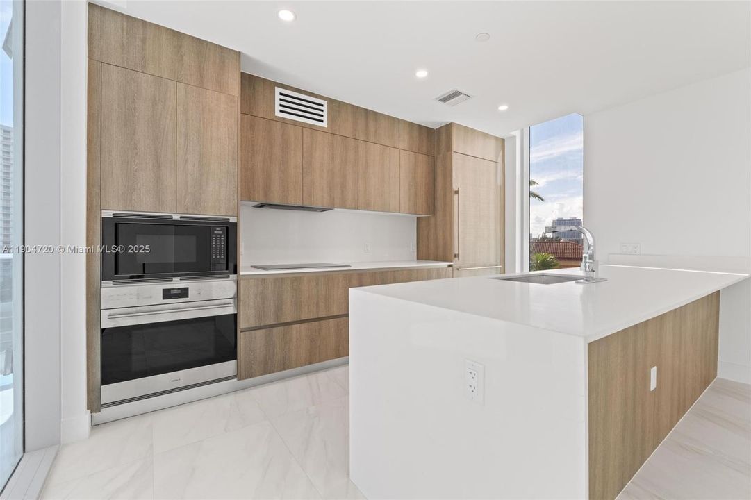 For Sale: $1,750,000 (3 beds, 3 baths, 1964 Square Feet)