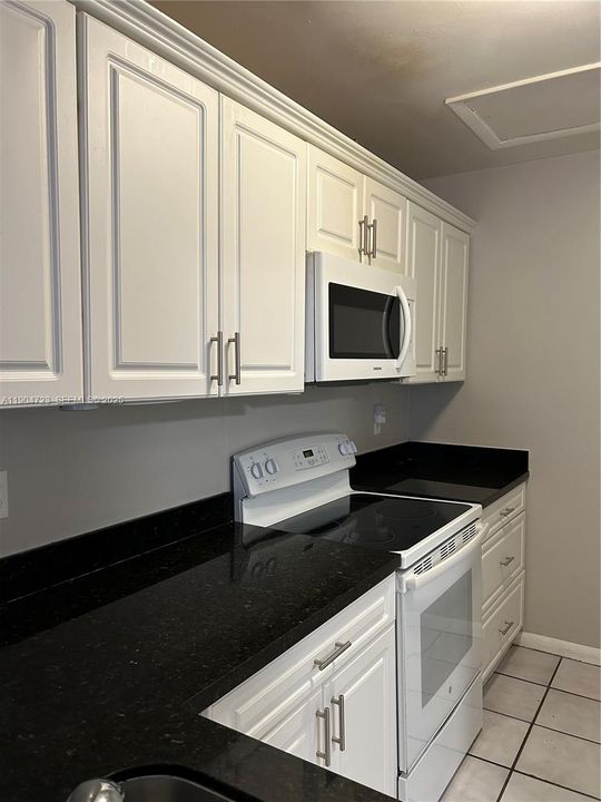 For Rent: $2,100 (2 beds, 2 baths, 750 Square Feet)