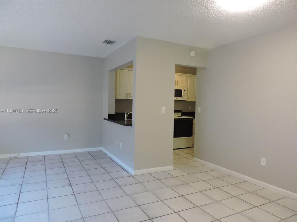 For Rent: $2,100 (2 beds, 2 baths, 750 Square Feet)