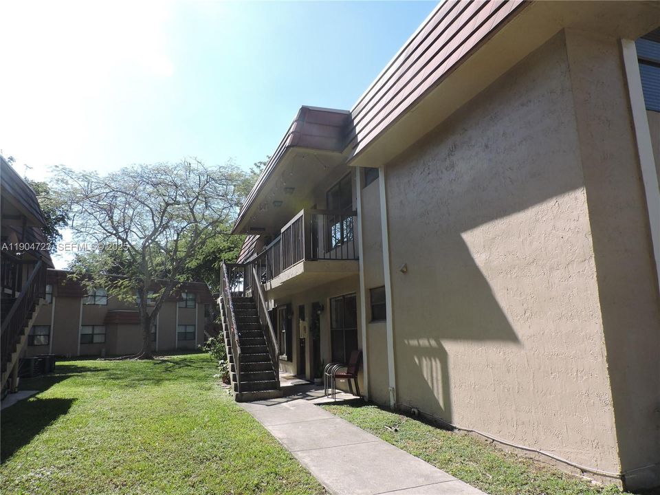 For Rent: $2,100 (2 beds, 2 baths, 750 Square Feet)