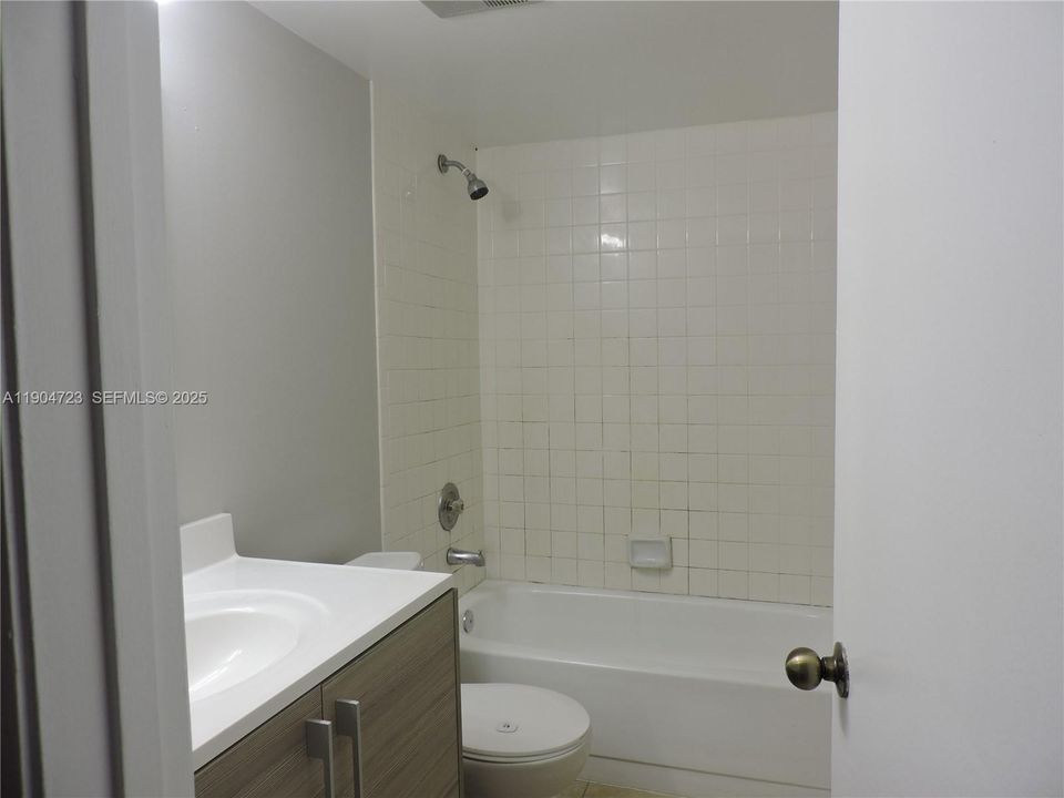 For Rent: $2,100 (2 beds, 2 baths, 750 Square Feet)