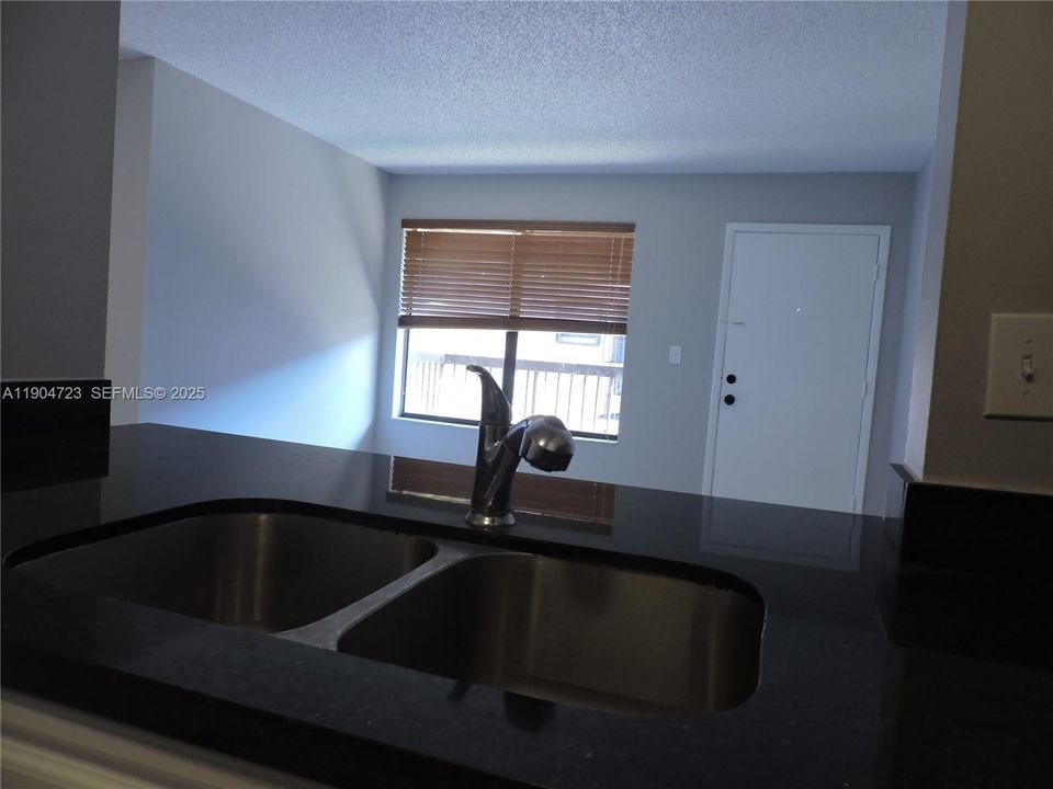For Rent: $2,100 (2 beds, 2 baths, 750 Square Feet)