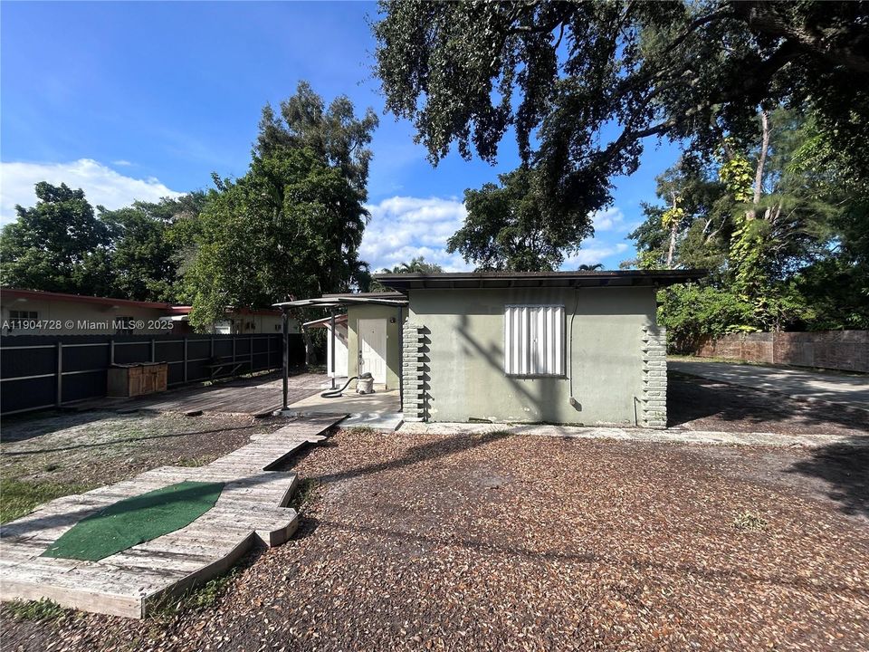 For Rent: $1,900 (2 beds, 1 baths, 1075 Square Feet)