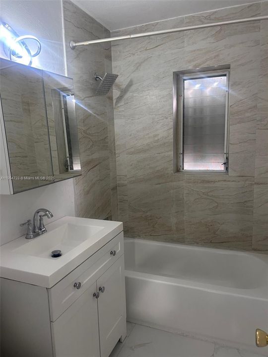 For Rent: $1,900 (2 beds, 1 baths, 1075 Square Feet)