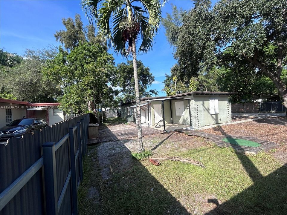 For Rent: $1,900 (2 beds, 1 baths, 1075 Square Feet)