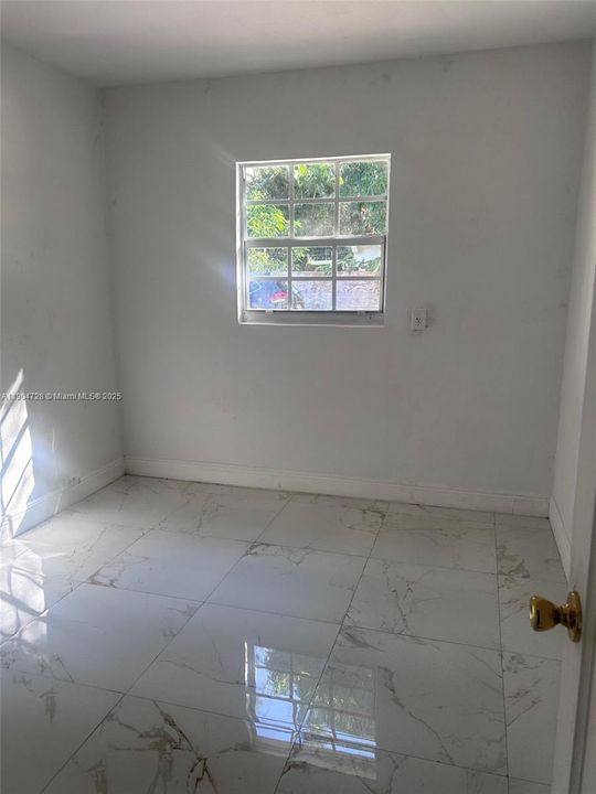 For Rent: $1,900 (2 beds, 1 baths, 1075 Square Feet)