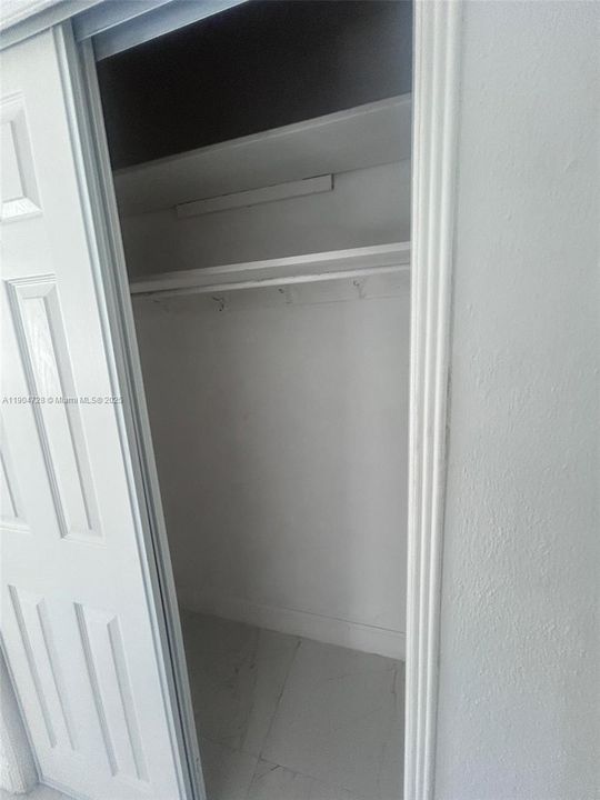 For Rent: $1,900 (2 beds, 1 baths, 1075 Square Feet)