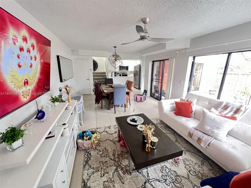 For Sale: $399,000 (3 beds, 3 baths, 1364 Square Feet)