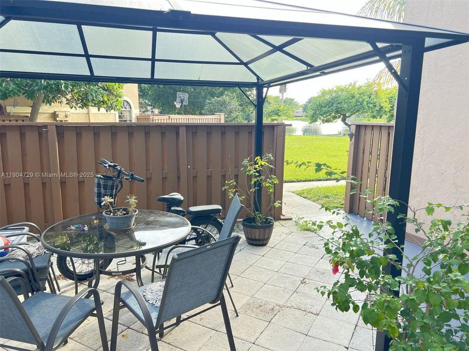 For Sale: $399,000 (3 beds, 3 baths, 1364 Square Feet)