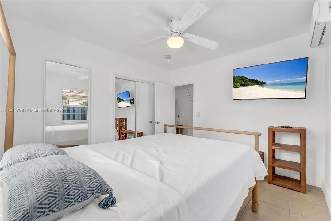 For Rent: $1,800 (1 beds, 1 baths, 1260 Square Feet)