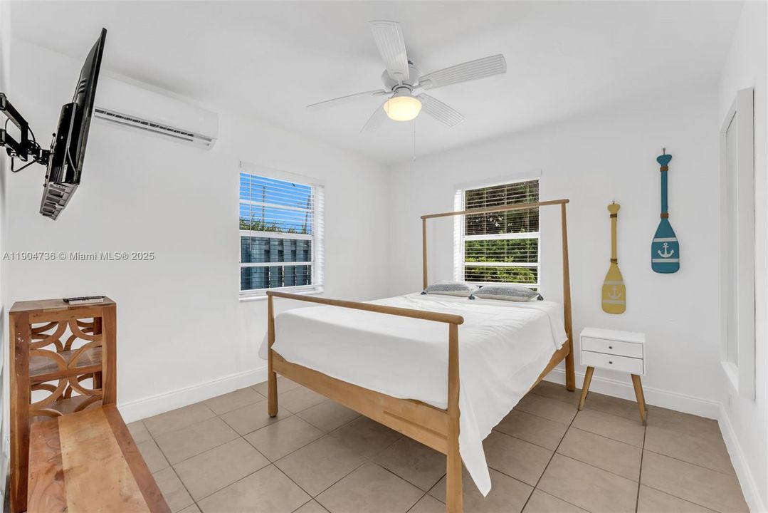 For Rent: $1,800 (1 beds, 1 baths, 1260 Square Feet)