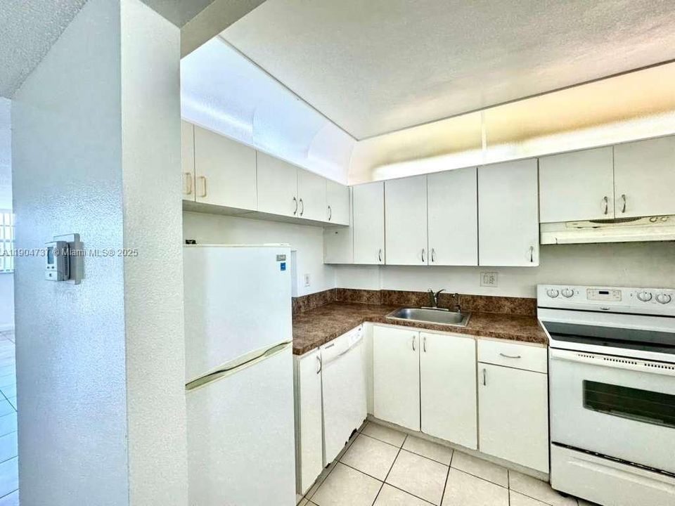 Recently Rented: $1,600 (1 beds, 1 baths, 675 Square Feet)