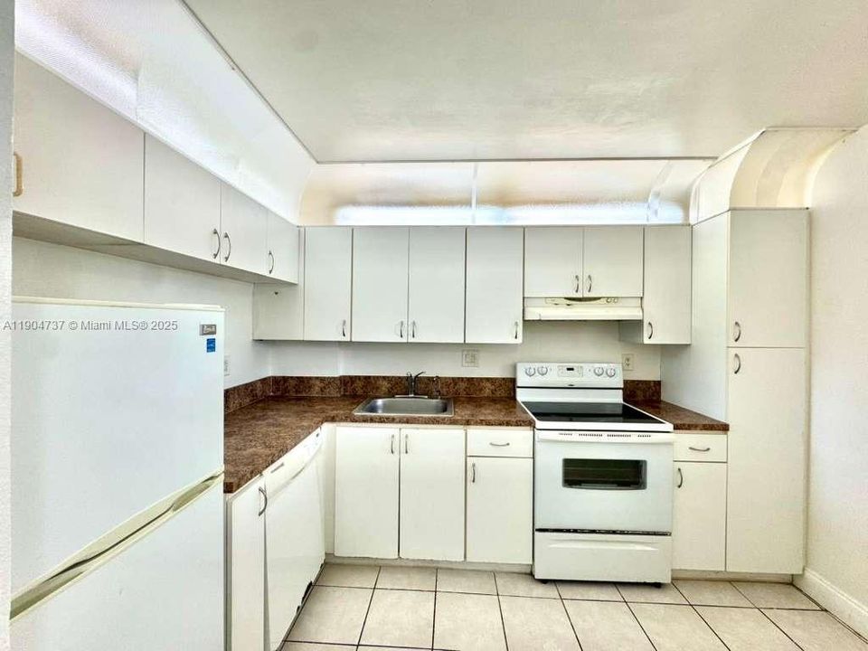 Recently Rented: $1,600 (1 beds, 1 baths, 675 Square Feet)
