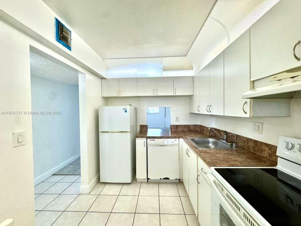 Recently Rented: $1,600 (1 beds, 1 baths, 675 Square Feet)