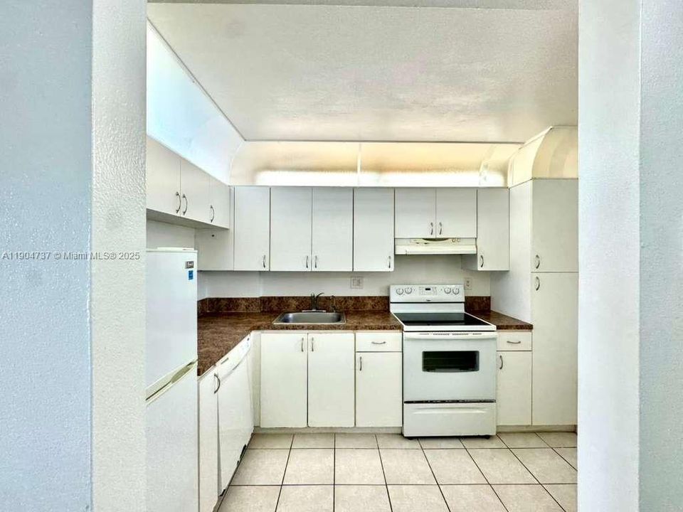 Recently Rented: $1,600 (1 beds, 1 baths, 675 Square Feet)