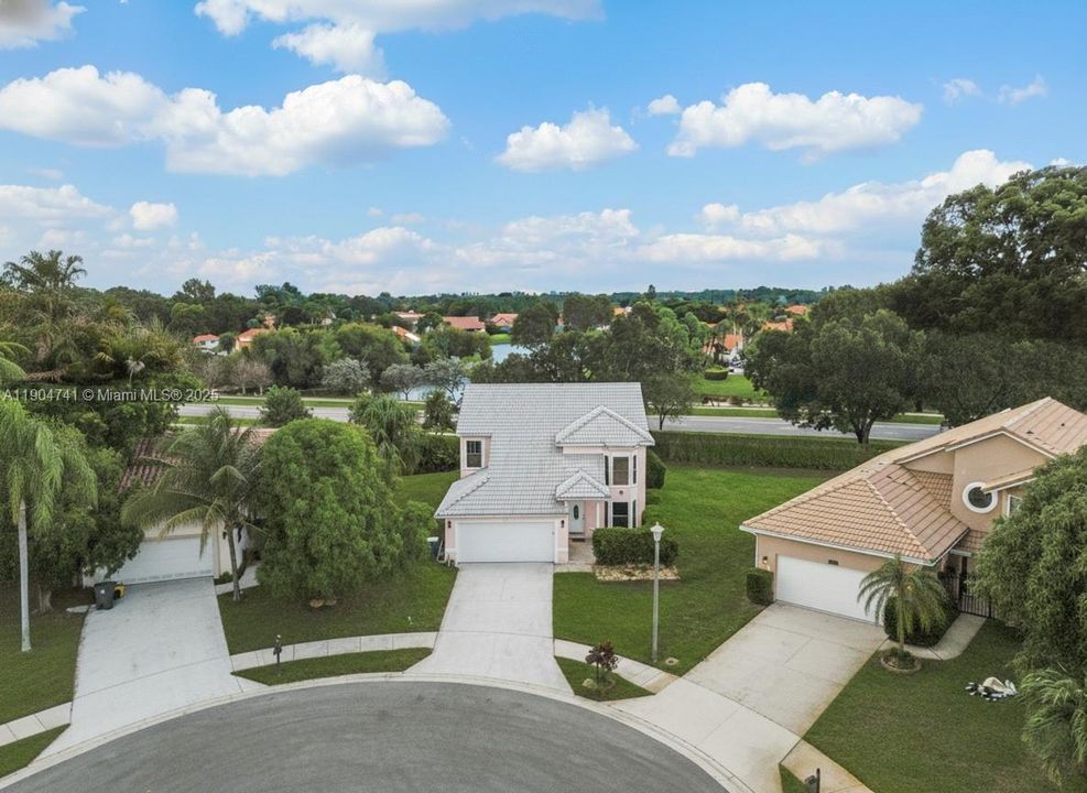 合同活跃: $599,000 (4 贝兹, 2 浴室, 1722 平方英尺)