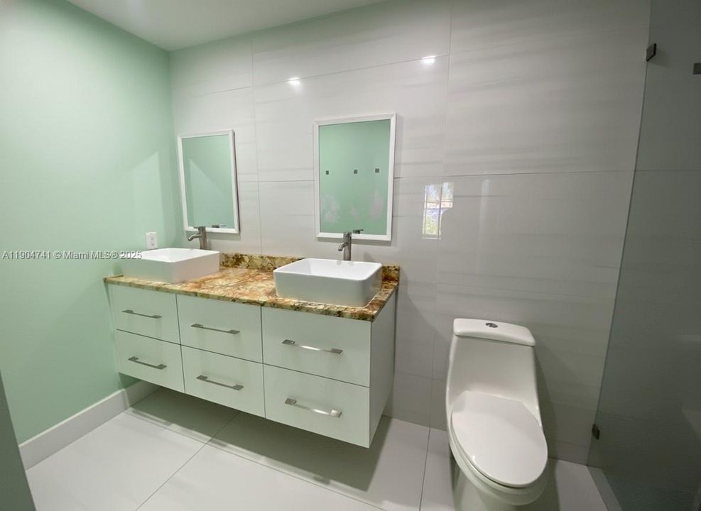 合同活跃: $599,000 (4 贝兹, 2 浴室, 1722 平方英尺)