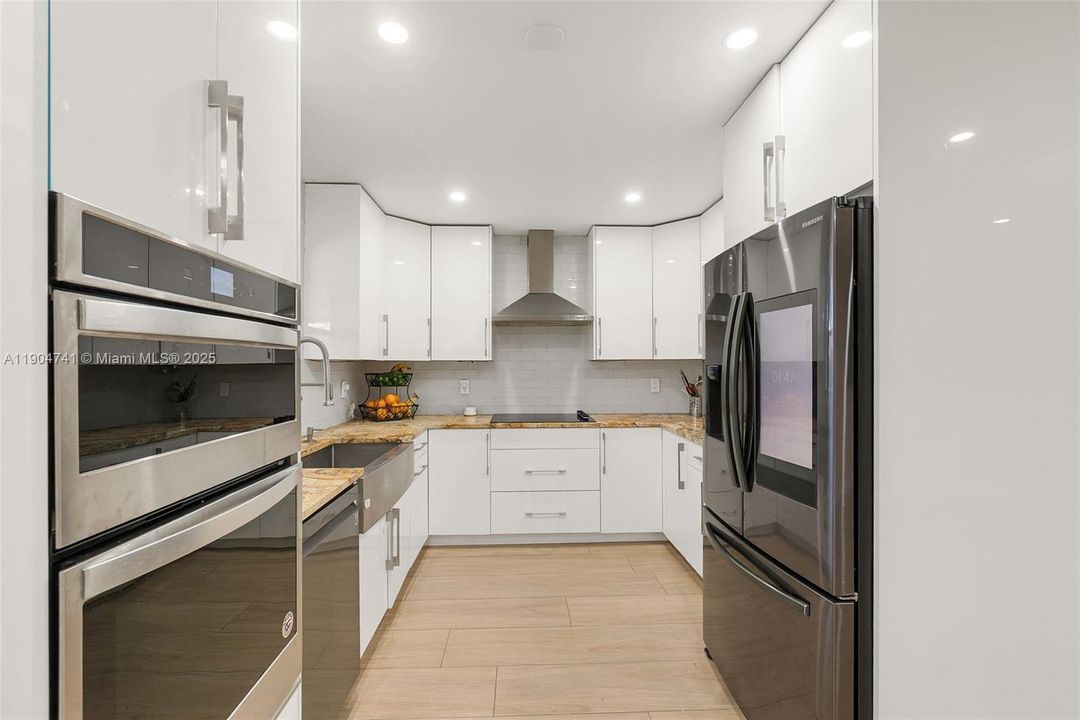 合同活跃: $599,000 (4 贝兹, 2 浴室, 1722 平方英尺)