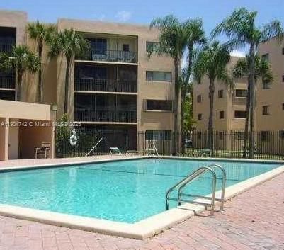 For Rent: $2,400 (3 beds, 2 baths, 1040 Square Feet)