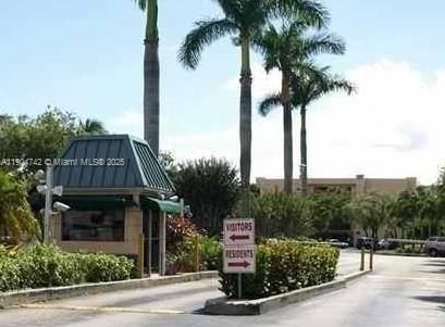 For Rent: $2,400 (3 beds, 2 baths, 1040 Square Feet)