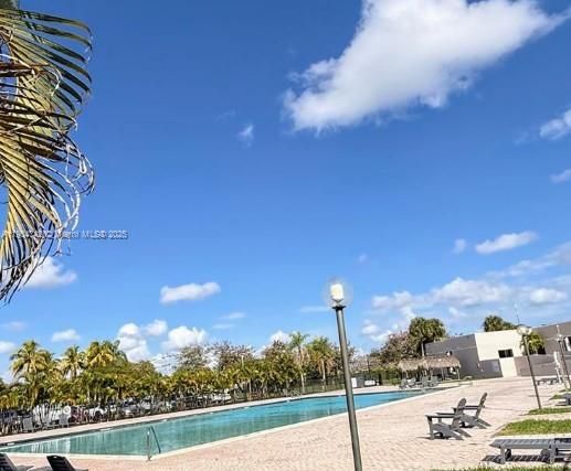 For Rent: $2,400 (3 beds, 2 baths, 1040 Square Feet)