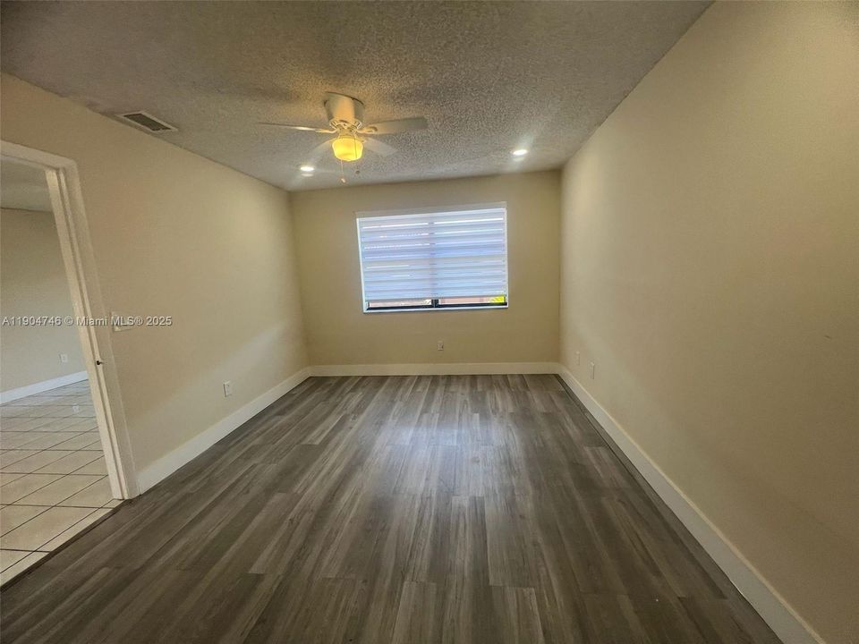 For Rent: $2,600 (3 beds, 2 baths, 980 Square Feet)