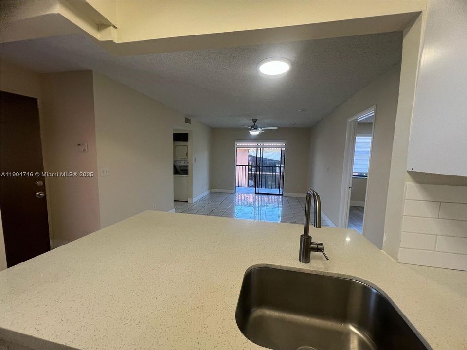 For Rent: $2,600 (3 beds, 2 baths, 980 Square Feet)