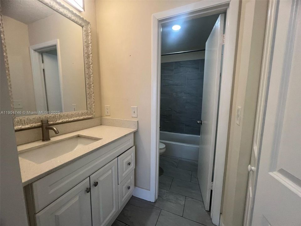 For Rent: $2,600 (3 beds, 2 baths, 980 Square Feet)