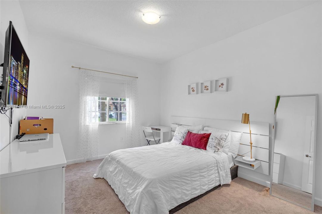 合同活跃: $749,000 (4 贝兹, 3 浴室, 2312 平方英尺)