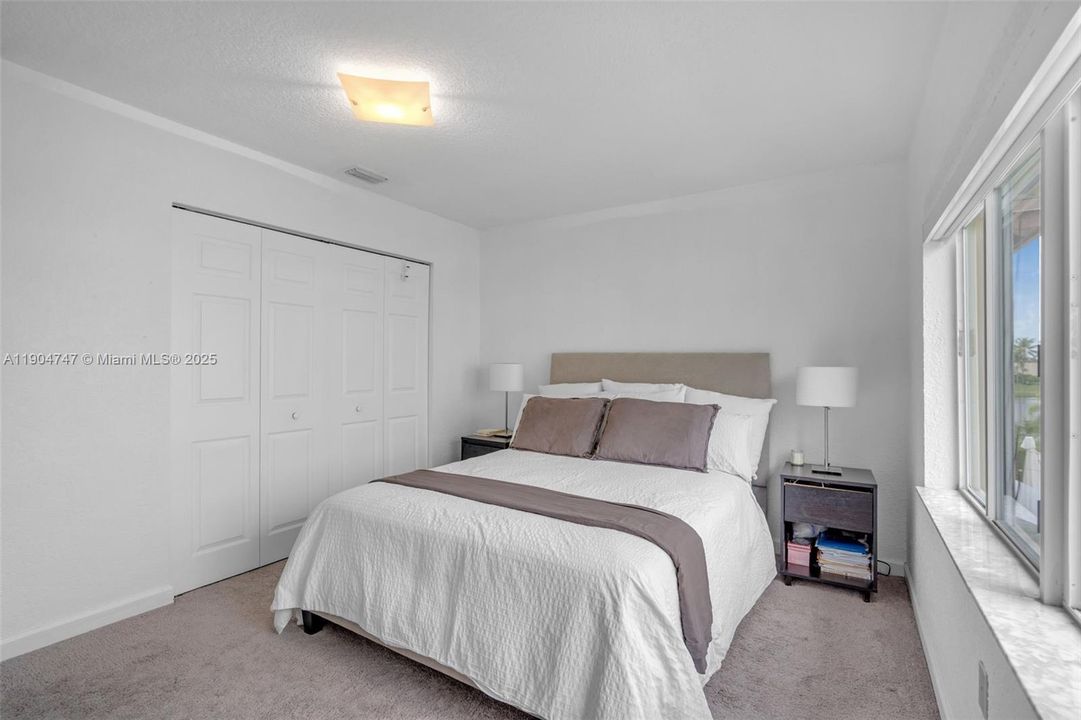 合同活跃: $749,000 (4 贝兹, 3 浴室, 2312 平方英尺)