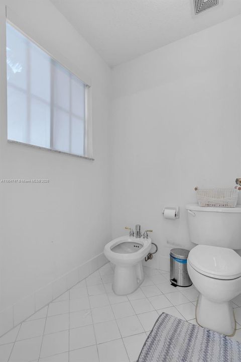 合同活跃: $749,000 (4 贝兹, 3 浴室, 2312 平方英尺)